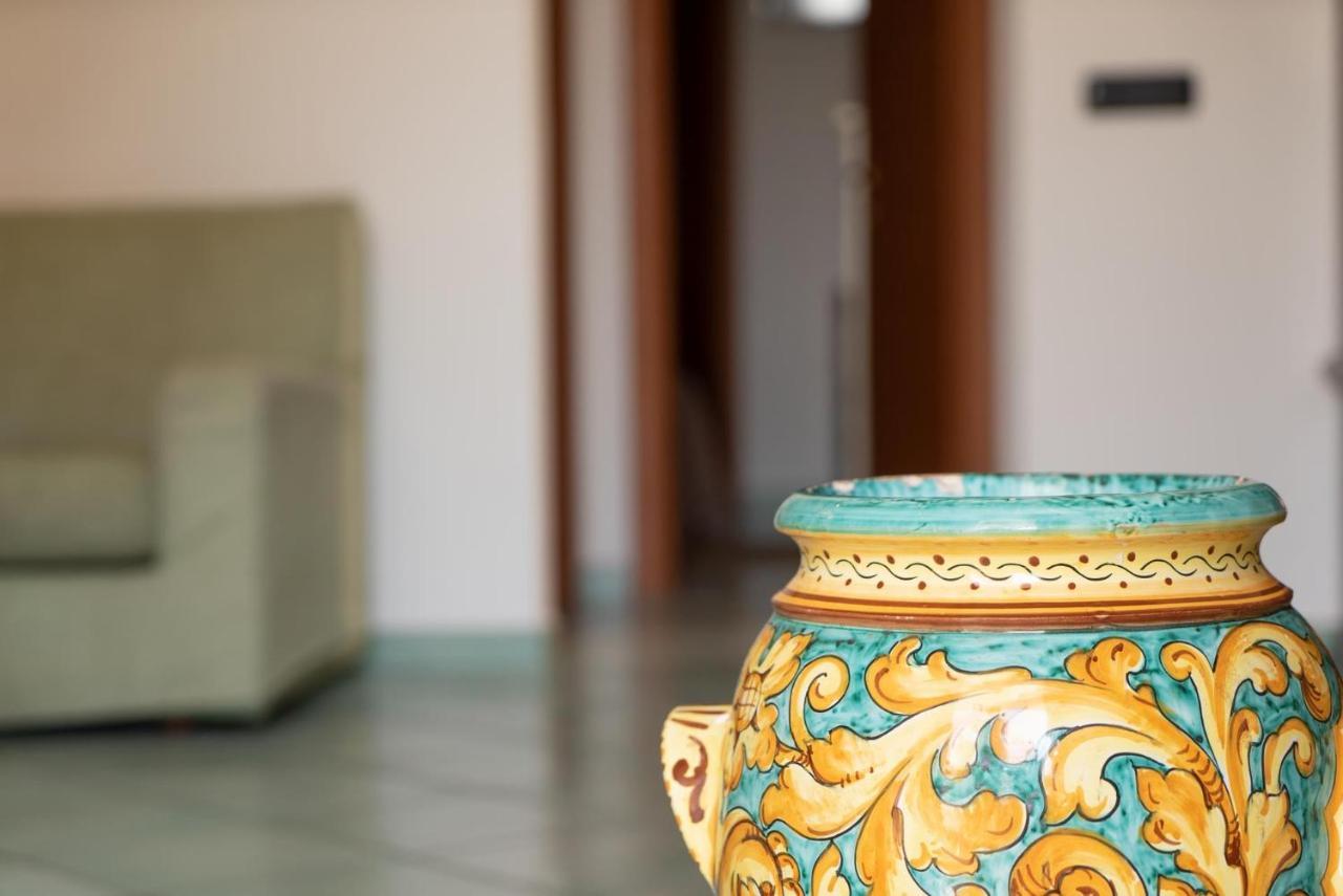 Olga'S Relais Aparthotel มัสซาลูเบรนเซ ภายนอก รูปภาพ