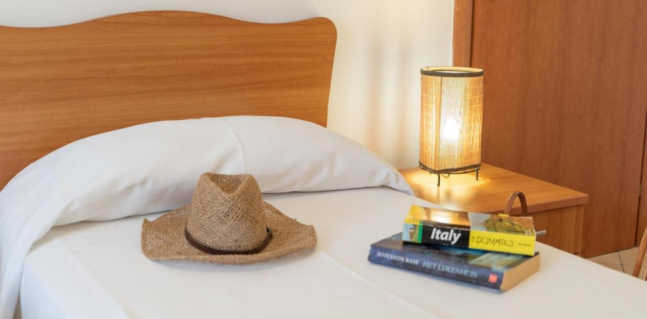 Olga'S Relais Aparthotel มัสซาลูเบรนเซ ภายนอก รูปภาพ