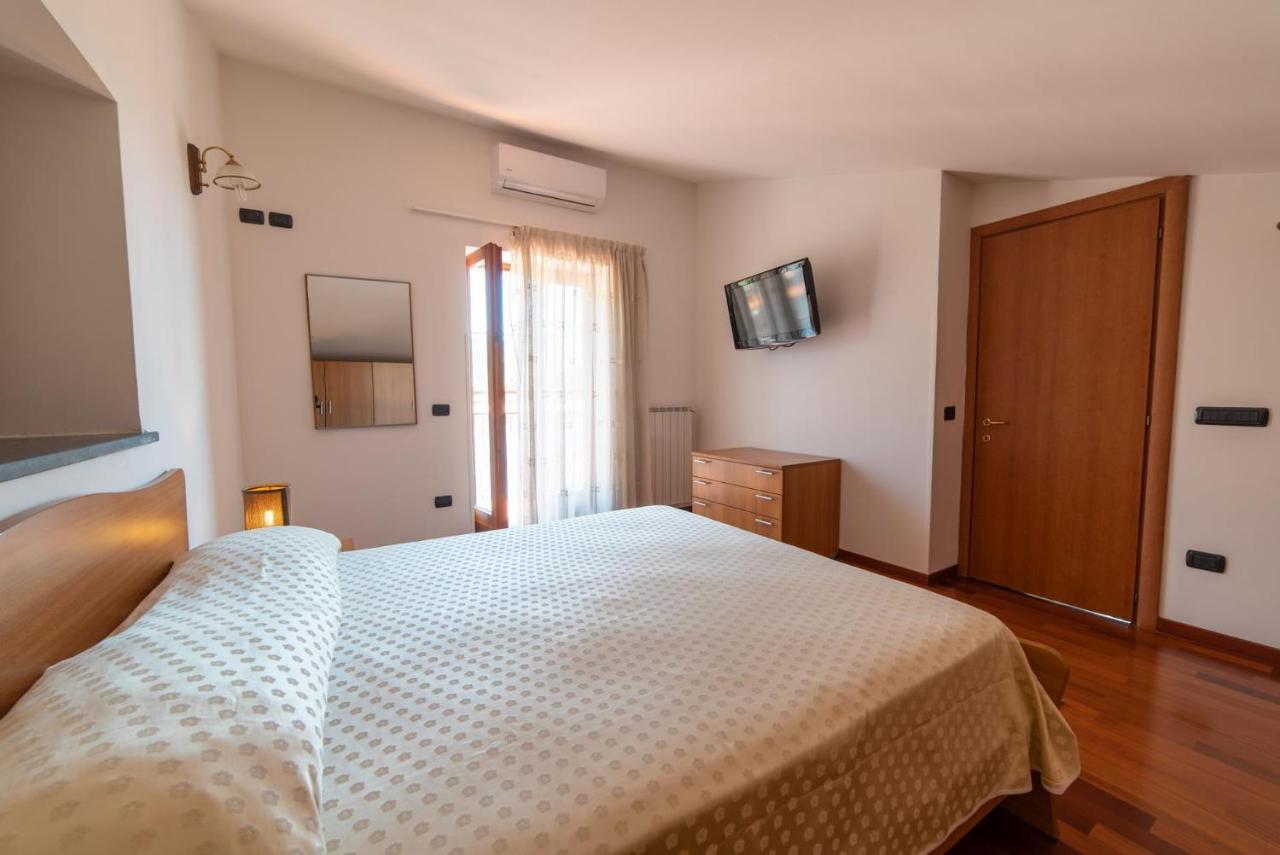 Olga'S Relais Aparthotel มัสซาลูเบรนเซ ภายนอก รูปภาพ