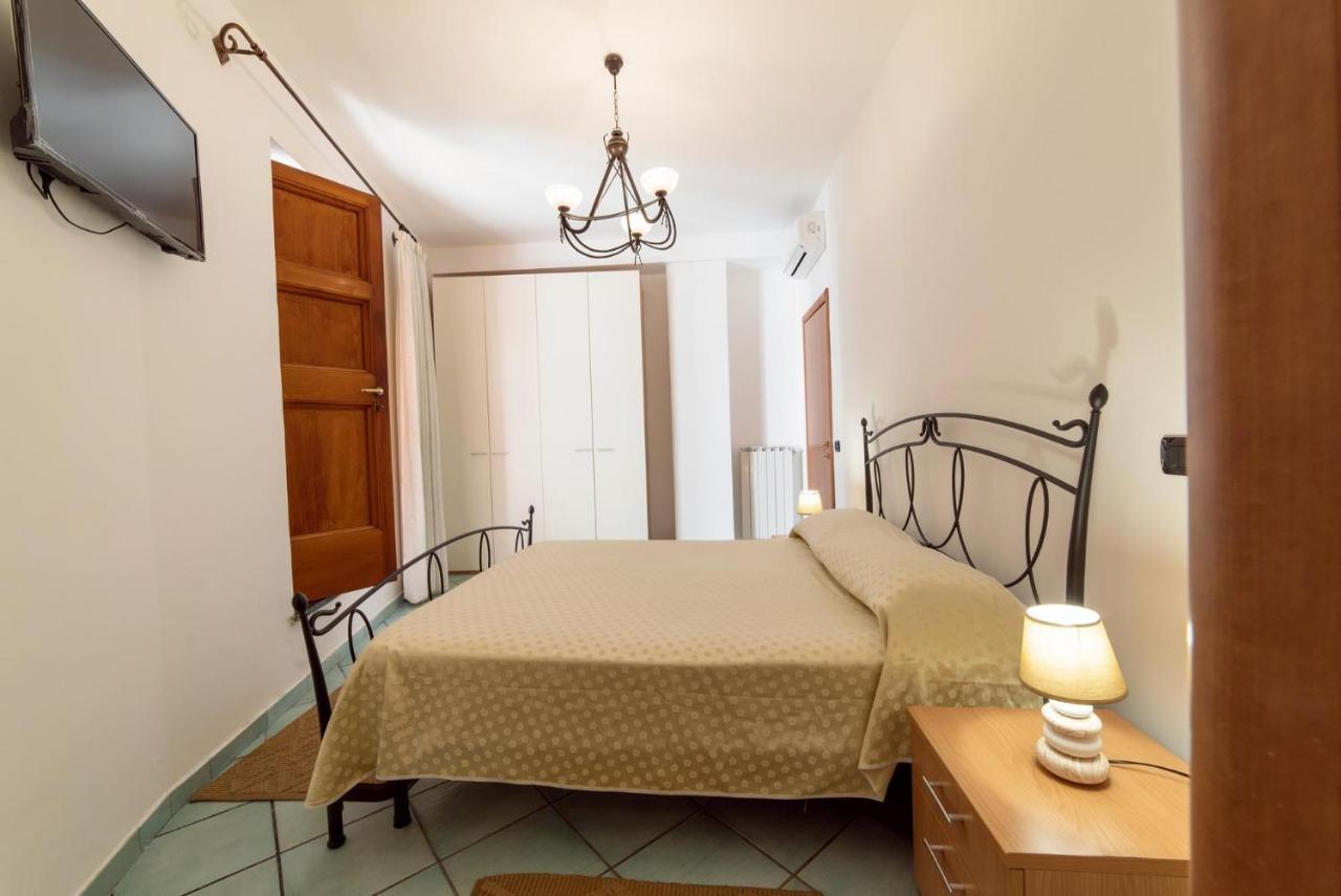 Olga'S Relais Aparthotel มัสซาลูเบรนเซ ภายนอก รูปภาพ