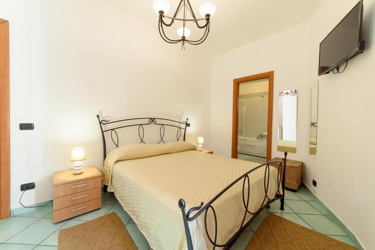 Olga'S Relais Aparthotel มัสซาลูเบรนเซ ภายนอก รูปภาพ